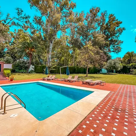 Villa Gran Con Piscina Cerca De Puerto Banus *